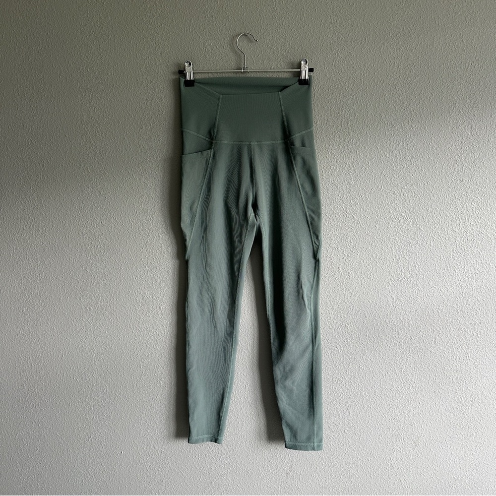 Wilo Sage Green Ribbed Pocket 7/8 Leggings Small